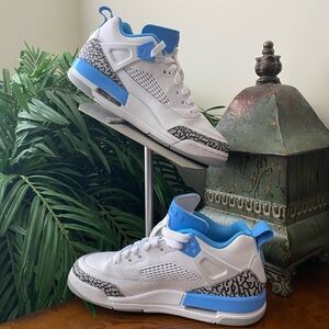 Jordan Spizike Low White/University Blue/Wolf Grey BIG boys  SIZE 4.5 Youth